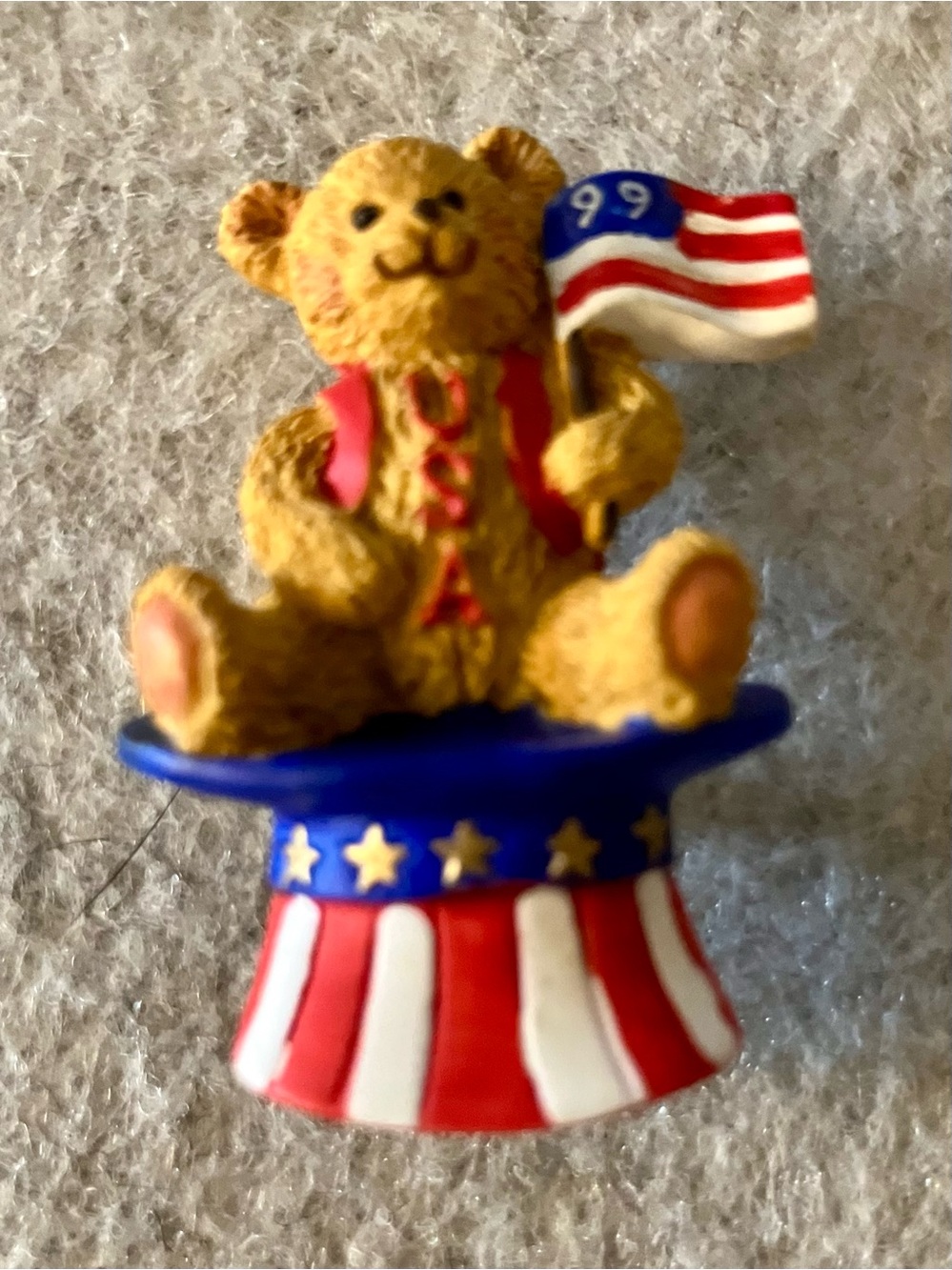Avon 1999 Vintage Patriotic Bear Pin